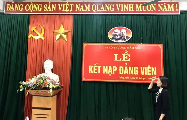 Ph&ocirc;ng nền kết nạp đảng bằng Formex bồi Decal