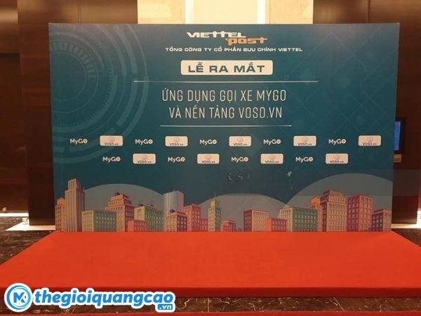 Mẫu ph&ocirc;ng nền lễ ra mắt đẹp d&ugrave;ng để check in