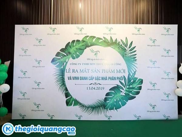 Thi c&ocirc;ng ph&ocirc;ng nền lễ ra mắt sản phẩm mới chất liệu formex