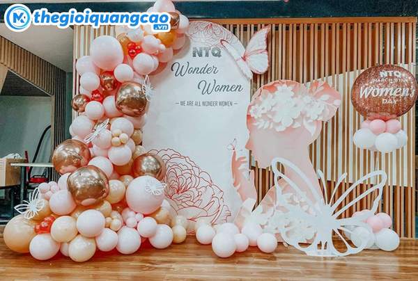 Mẫu backdrop ngày quốc tế phụ nữ trang trí đẹp kết hợp bóng bay
