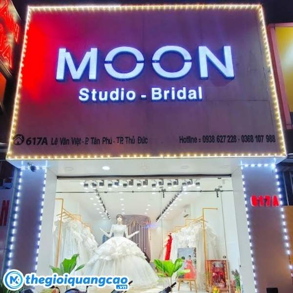 Mẫu bảng hiệu &aacute;o cưới nền alu chữ nổi mica gắn led