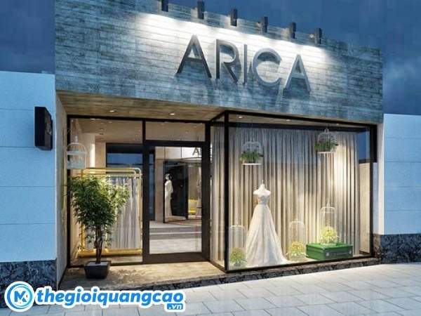 Mẫu bảng hiệu &aacute;o cưới nền giả gỗ chữ nổi inox bạc