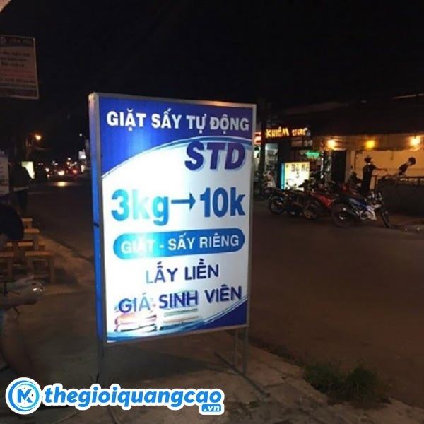 Mẫu biển vẫy đứng giặt sấy tự động