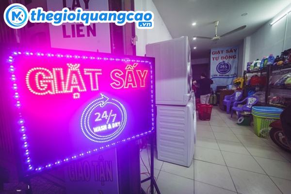 Mẫu biển vẫy hộp đèn led cho tiệm giặt sấy