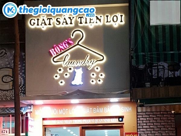 Mẫu bảng hiệu giặt sấy gắn led sáng chân