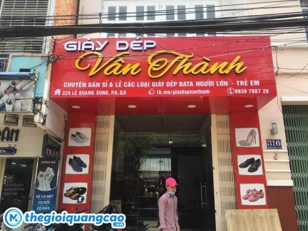 Vai trò của bảng hiệu giày dép trong kinh doanh