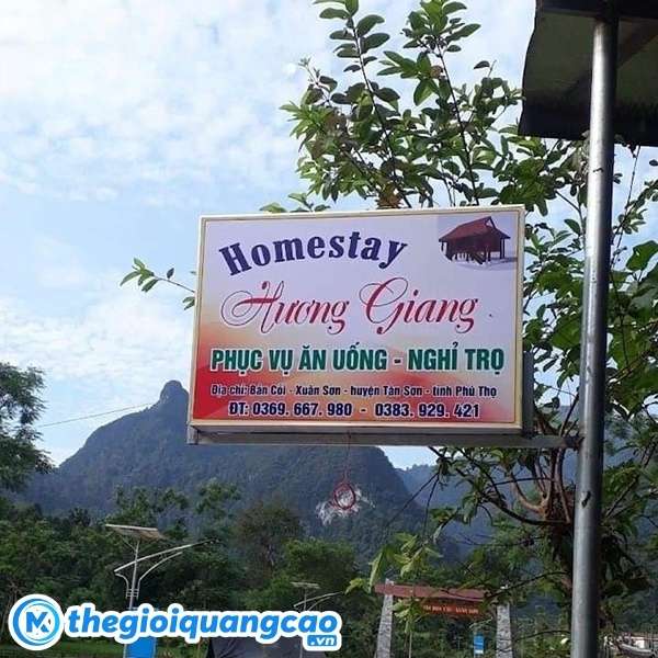 Mẫu bảng hiệu homestay hộp đ&egrave;n thu h&uacute;t kh&aacute;ch h&agrave;ng đi ngang qua