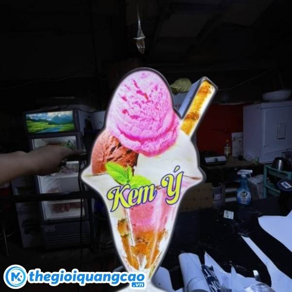 Mẫu biển vẫy quảng c&aacute;o h&igrave;nh ly kem