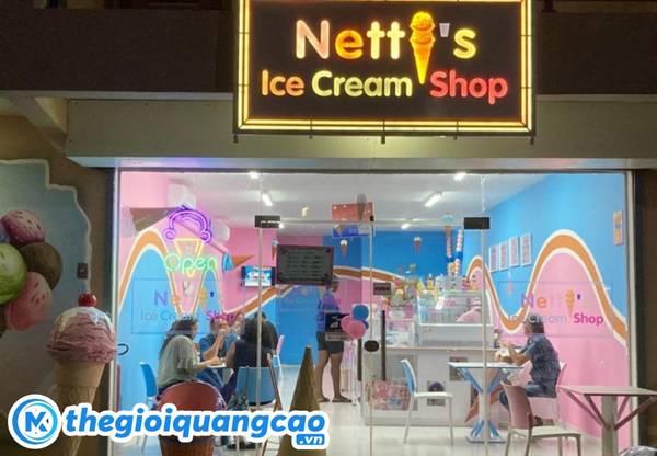 Thi c&ocirc;ng bảng hiệu quảng c&aacute;o cho tiệm kem tại TPHCM