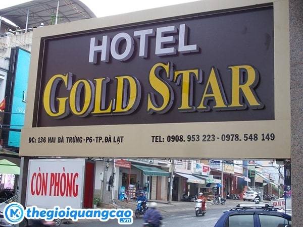 Mẫu bảng hiệu hotel chữ nổi mica nền alu