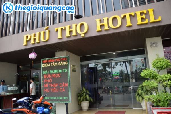 L&agrave;m bảng hiệu kh&aacute;ch sạn chữ nổi mica