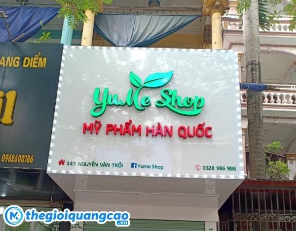 L&agrave;m bảng hiệu mỹ phẩm chữ nổi mica