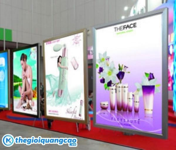 L&agrave;m bảng hiệu hộp đ&egrave;n led si&ecirc;u mỏng quảng c&aacute;o mỹ phẩm