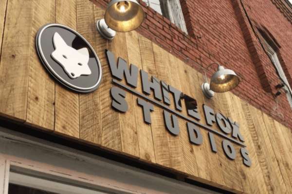 L&agrave;m bảng hiệu pet shop đẹp, chuy&ecirc;n nghiệp