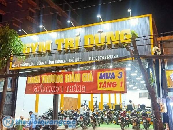 Mẫu bảng hiệu ph&ograve;ng Gym Tr&iacute; Dũng chữ nổi độc đ&aacute;o