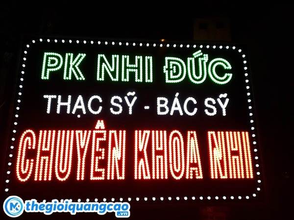 Mẫu bảng hiệu hộp đ&egrave;n chuy&ecirc;n khoa nhi