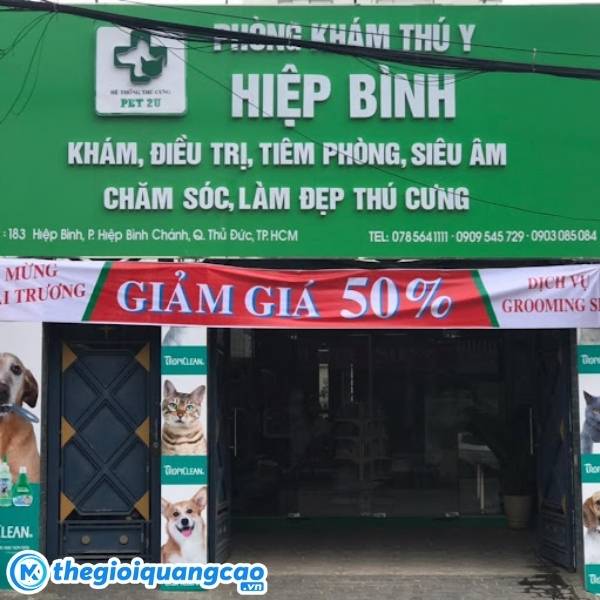 Mẫu bảng hiệu ph&ograve;ng kh&aacute;m th&uacute; y chữ nổi mica tone nền xanh