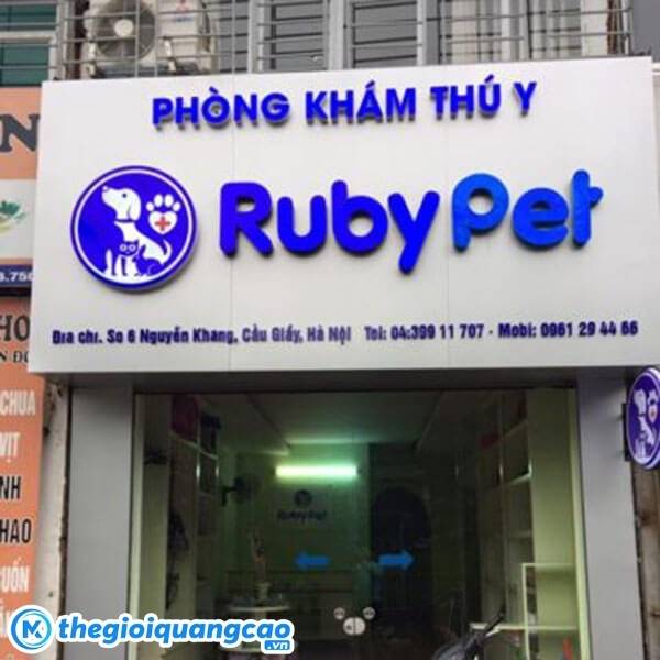 Bảng hiệu ph&ograve;ng kh&aacute;m th&uacute; y nền alu