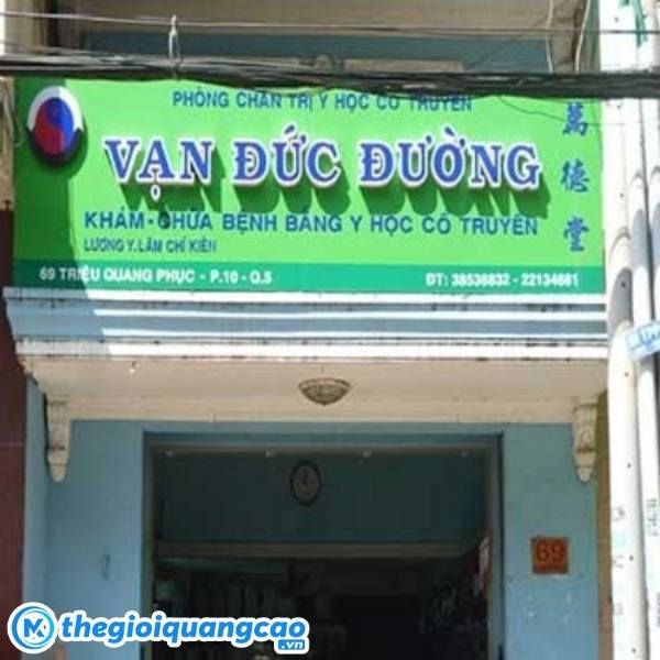 Mẫu bảng hiệu ph&ograve;ng kh&aacute;m y học cổ truyền Vạn Đức Đường