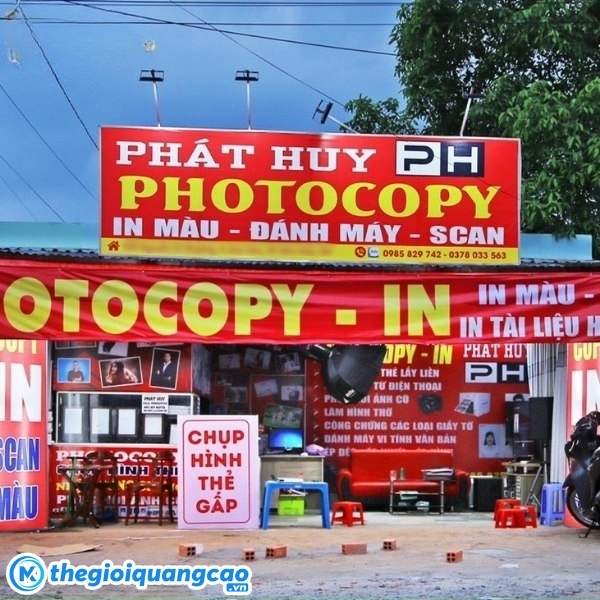 Mẫu bảng hiệu quảng c&aacute;o tiệm photocopy d&aacute;n decal khung sắt