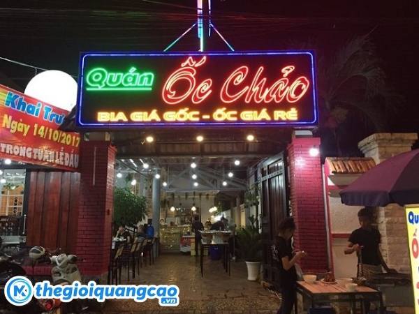 L&agrave;m bảng hiệu hộp đ&egrave;n led qu&aacute;n ốc