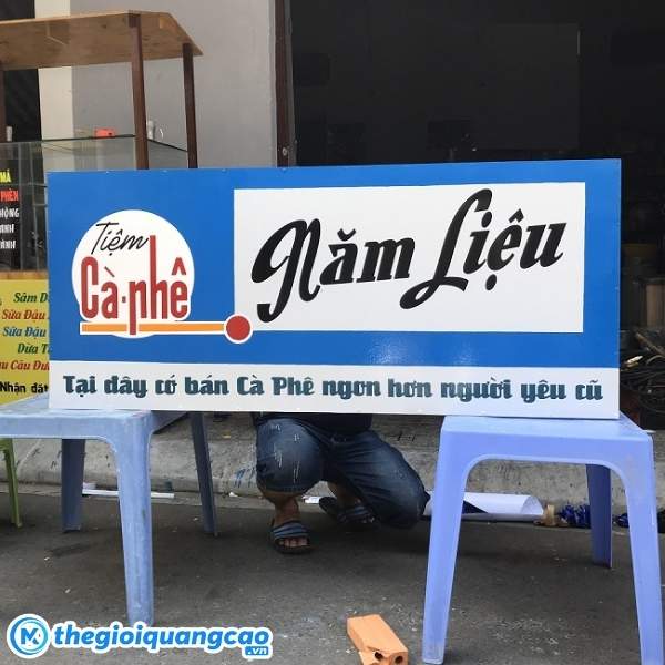 Mẫu bảng hiệu s&agrave;i g&ograve;n xưa tiệm c&agrave; ph&ecirc; Năm Liệu