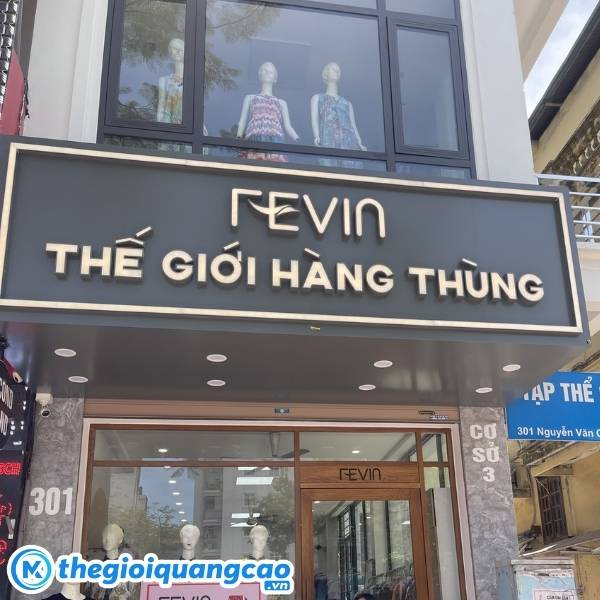 Thiết kế bảng hiệu shop đồ si theo y&ecirc;u cầu v&agrave; thi c&ocirc;ng trọn g&oacute;i