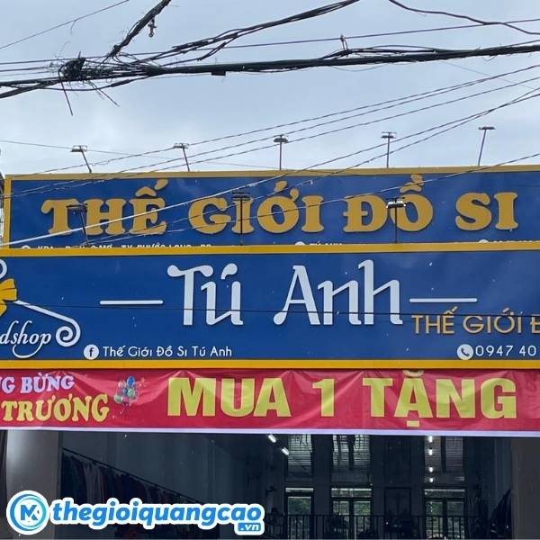 Mẫu bảng hiệu cửa h&agrave;ng thế giới đồ si