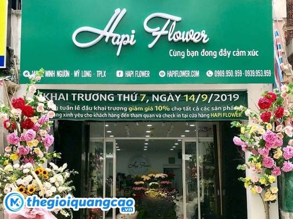 L&agrave;m bảng hiệu shop hoa tươi nền alu, chữ nổi mica