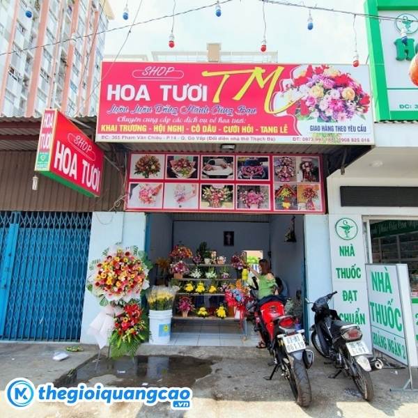 Mẫu bảng hiệu shop hoa bằng bạt hiflex