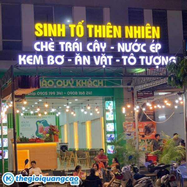 Mẫu bảng hiệu sinh tố nước &eacute;p chữ mica đ&egrave;n led