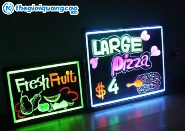 &nbsp;Thi c&ocirc;ng bảng hiệu sinh tố nước &eacute;p đ&egrave;n neon sign