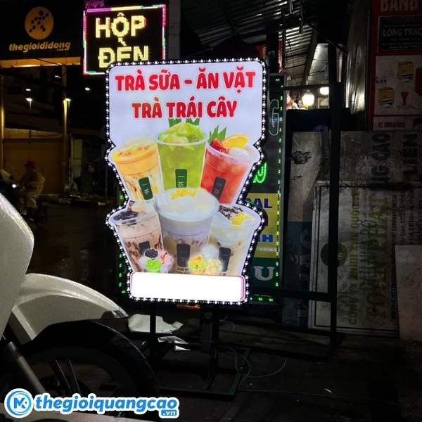 Biển vẫy đứng cho qu&aacute;n sinh tố nước &eacute;p