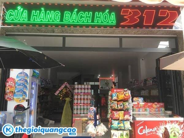 Mẫu bảng hiệu cửa h&agrave;ng b&aacute;ch h&oacute;a đ&egrave;n led chữ