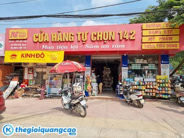 Mẫu bảng hiệu của h&agrave;ng tạp h&oacute;a tự chọn chữ nổi mica