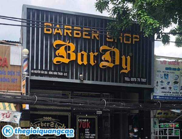 Mẫu bảng hiệu t&ocirc;n s&oacute;ng Barber Shop