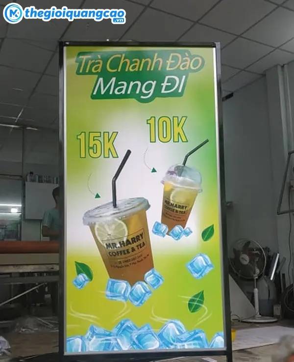 Bảng hiệu hộp đ&egrave;n tr&agrave; chanh đứng