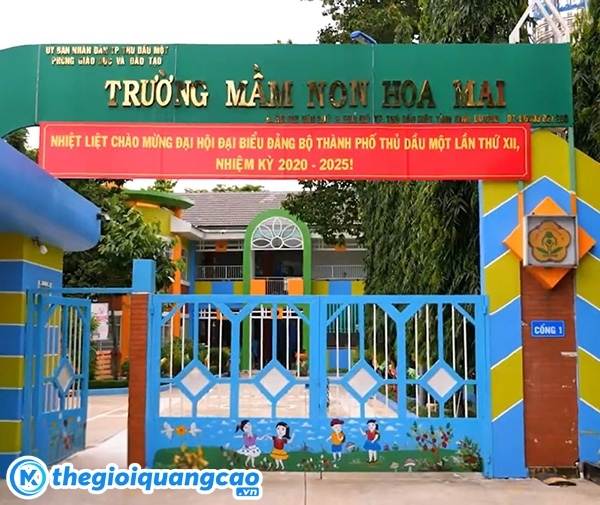 Thi c&ocirc;ng bảng hiệu quảng c&aacute;o trường mầm non chữ nổi inox