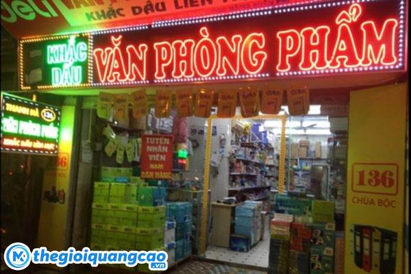 Thi c&ocirc;ng bảng hiệu cửa h&agrave;ng văn ph&ograve;ng phẩm hộp đ&egrave;n led