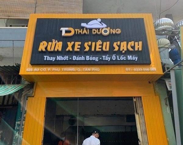Mẫu bảng hiệu quảng c&aacute;o tiệm rửa xe thay nhớt