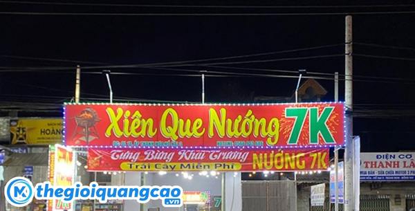 Mẫu bảng hiệu xi&ecirc;n que nướng 7k