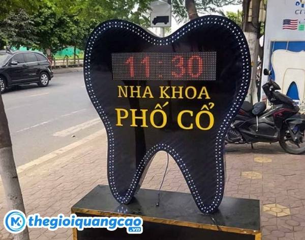 Mẫu biển vẫy hộp đèn nha khoa phố cổ
