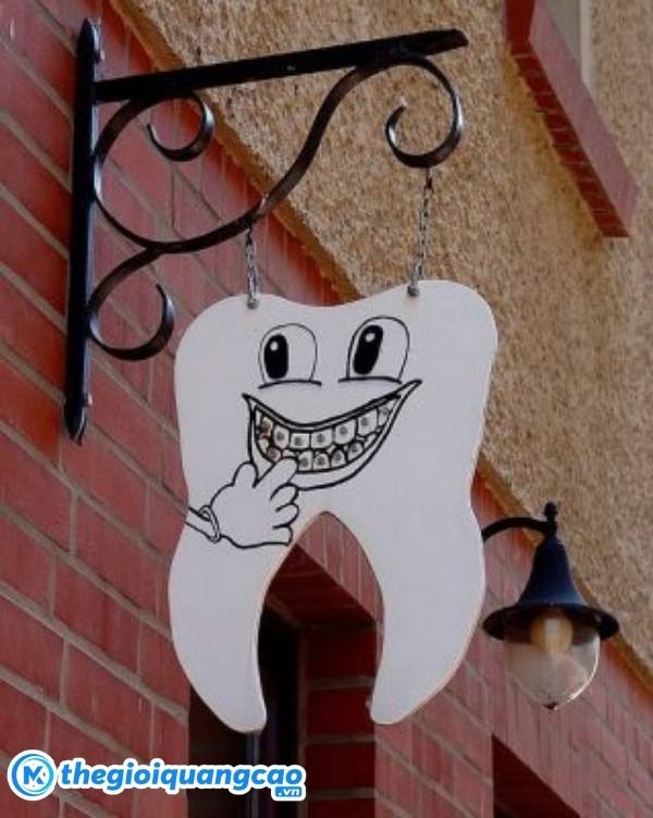 Mẫu biển quảng cáo răng hàm mặt dạng treo