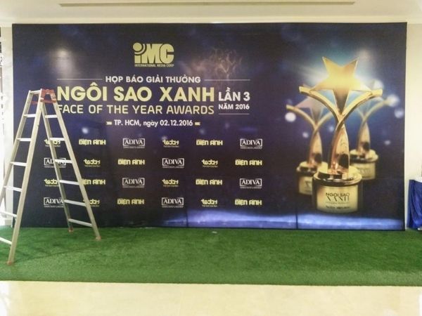 Mẫu backdrop họp b&aacute;o giải thưởng ng&ocirc;i sao xanh