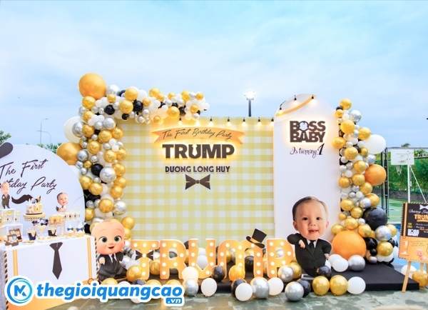 Mẫu backdrop th&ocirc;i cho b&eacute; ngo&agrave;i trời decol kết hợp bong b&oacute;ng