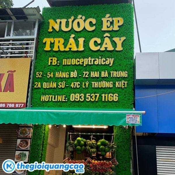 Mẫu bảng hiệu cỏ nh&acirc;n tạo kết hỏi chữ nổi mica