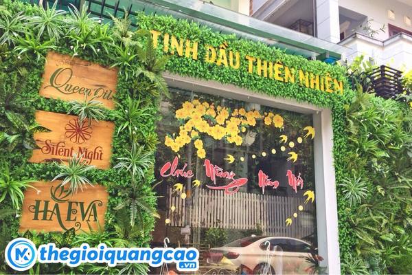 Mẫu bảng hiệu cỏ nh&acirc;n tạo cho tiệm tinh dầu nước hoa