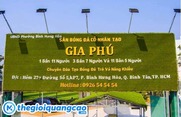 Mẫu bảng hiệu cỏ nh&acirc;n tạo cho s&acirc;n b&oacute;ng Gia Ph&uacute;