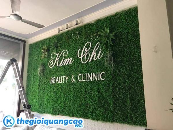 Mẫu bảng hiệu cỏ nh&acirc;n tạo cho thẩm mỹ viện