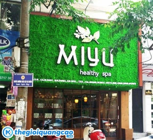 Gi&aacute; l&agrave;m bảng hiệu cỏ nh&acirc;n tạo